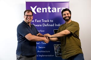 Bernt-Johan Bergshaven, Co-Founder and COO at Clarify, and Philipp Kirschenhofer, Managing Director et Embedded Ocean, shaking hands